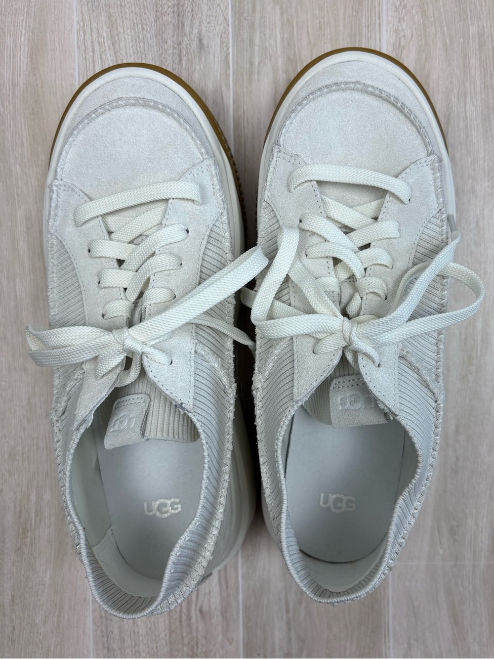 UGG Women's E-Z Duzzit Lace-Up Platform Sneakers Off-White Suede Like New Chic - Picture 2 of 9